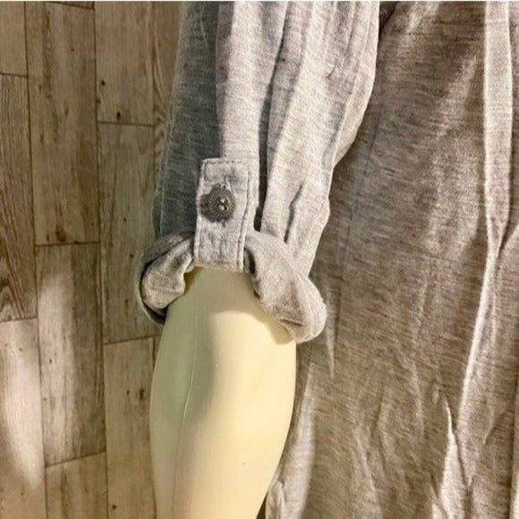 Light Gray 3/4 Sleeve NY&Co Shirt Size Medium - Picture 3 of 5
